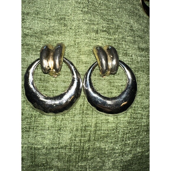 Lot Of 6 Vintage Clip On Earrings Metal Wood Variety Of Styles 1 Pair Are Post - Picture 12 of 15